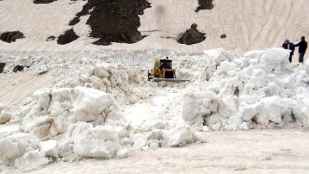 Bitlis'te kar nedeniyle 7 aydır kapalı olan son 2 köy yolu daha açılıyor