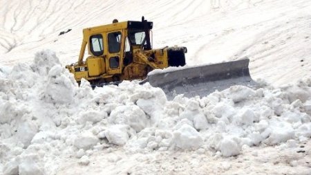 Bitlis'te kar nedeniyle 7 aydır kapalı olan son 2 köy yolu daha açılıyor