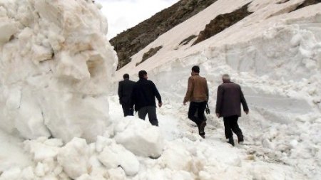 Bitlis'te kar nedeniyle 7 aydır kapalı olan son 2 köy yolu daha açılıyor