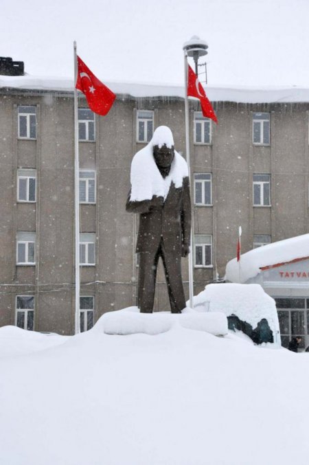 Bitlis'te kar yağışı 7 gün sonra durdu