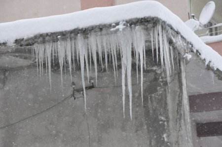 Bitlis'te kar yağışı 7 gün sonra durdu