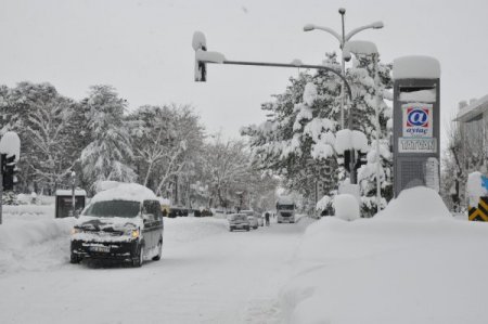 Bitlis'te kar yağışı 7 gün sonra durdu
