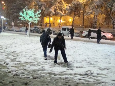Bitlis’te kar yağışı etkili oluyor