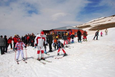 Bitlis’te kayak sezonu açıldı