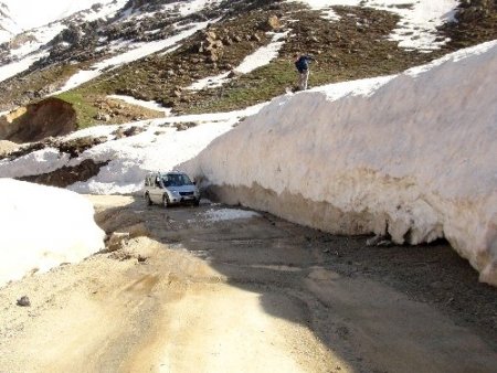 Bitlis’te nisanda bile 5 metre kar var
