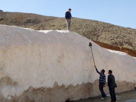 Bitlis’te nisanda bile 5 metre kar var