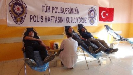 Bitlis'te polis adayları kan bağışında bulundu