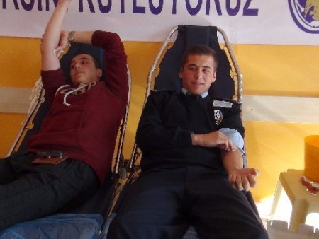 Bitlis'te polis adayları kan bağışında bulundu