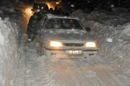 Bitlis’te Taziyeye Giderken Yolda Mahsur Kalan 70 Köylü Kurtarıldı