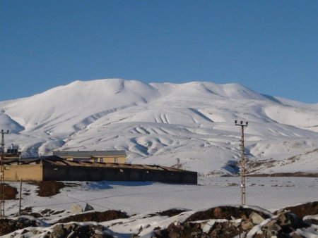 'Bitlis'teki Nemrut’un 2 bin 700 yıllık mezarı ve hazinesine ulaşıldı'