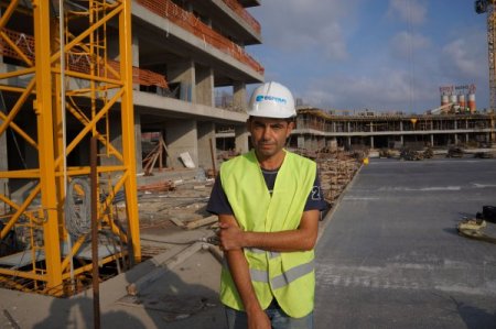 ‘Bizimkisi gökyüzünde demir kafeste ekmek kavgası’