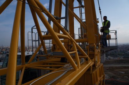 ‘Bizimkisi gökyüzünde demir kafeste ekmek kavgası’