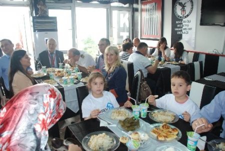 BJK taraftarları derneği lösemili çocukları ağırladı