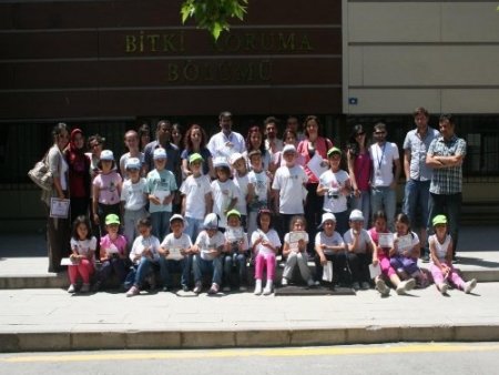 Böcek Şenlik Okulu böcek korkusunu yeniyor