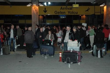 Bodrum'a Gelen İlk Yabancı Turist Kafilesi Karanfillerle Karşılandı
