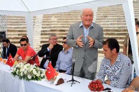 Bodrum'da beş kıtadan öğrenciler dünyaya barış mesajı verecek