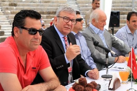 Bodrum'da beş kıtadan öğrenciler dünyaya barış mesajı verecek