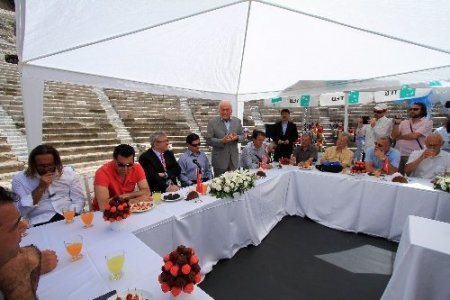 Bodrum'da beş kıtadan öğrenciler dünyaya barış mesajı verecek