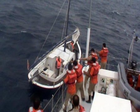 Bodrum’da fırtınaya yakalanan tekne kurtarıldı