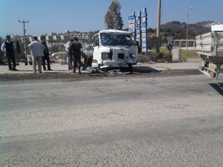 Bodrum'da Tır İle Öğrenci Servisi Çarpıştı: 10 Öğrenci Yaralı