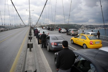 Boğaz köprüsünde Atatürk'ü andılar