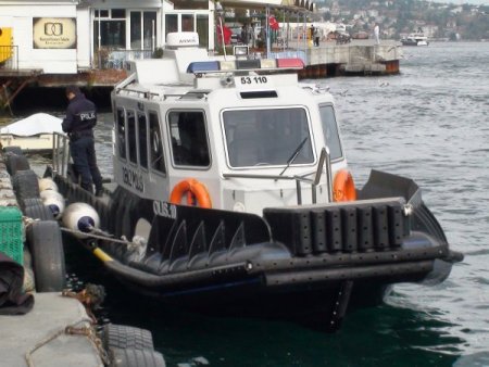 Boğaz turu yapan 6 turist denize düştü