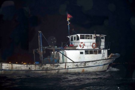 Boğaz'da Trolle Avlanan Tekneye Greenpeace Baskını