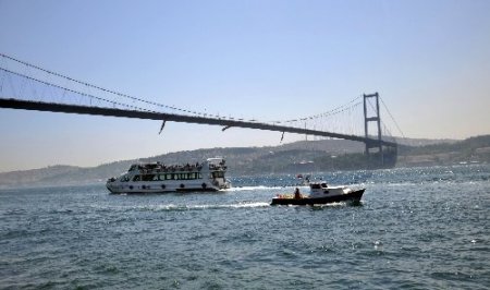 Boğaziçi Köprüsü’nde Galatasaray bayrağı