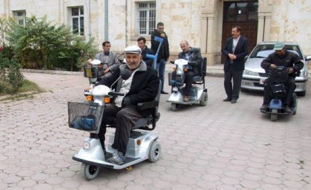 Boğazlıyan’da engelliler akülü araçlarına kavuştu