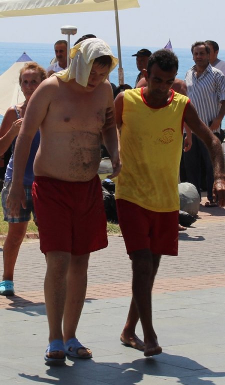 Boğulma Tehlikesi Geçiren Alman Turisti Plaj Görevlileri Kurtardı