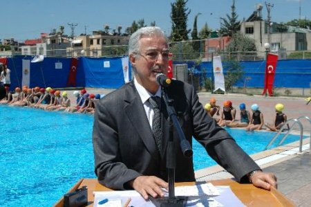 Boğulmalara Karşı Çocuklar Yüzme Havuzlarında Eğitiliyor