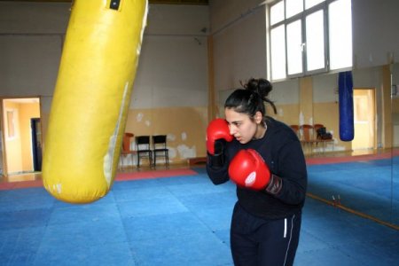 Boksör Pınar Kardağ, Türkiye Şampiyonası'na hazırlanıyor
