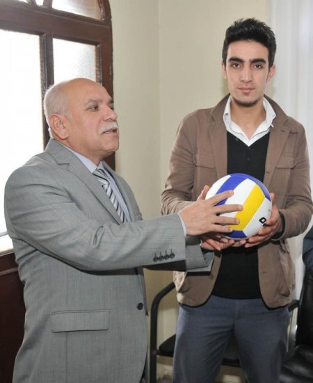 Bölge yarışmasına giden voleybolculara malzeme desteği yapılıd
