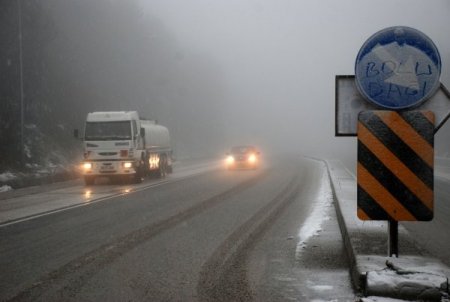 Bolu Dağı'nda Kar Ve Sis Ulaşımı Aksatıyor