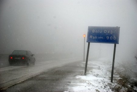 Bolu Dağı'nda Kar Ve Sis Ulaşımı Aksatıyor