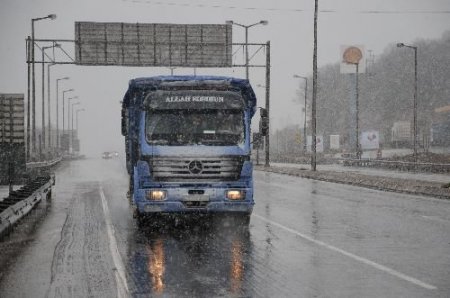 Bolu Dağı'nda Kar Yağışı Başladı