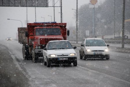 Bolu Dağı'nda Kar Yağışı Başladı