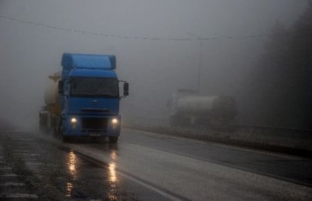 Bolu Dağı'nda Kar Yağışı Ve Sis Trafik Akışını Etkiliyor
