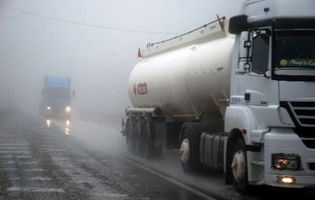 Bolu Dağı'nda Kar Yağışı Ve Sis Trafik Akışını Etkiliyor