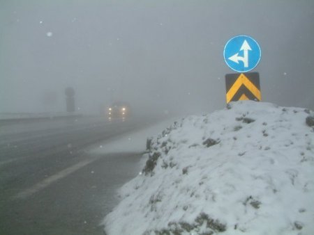 Bolu Dağı'nda Sis Ve Kar Yağışı Etkili Oluyor