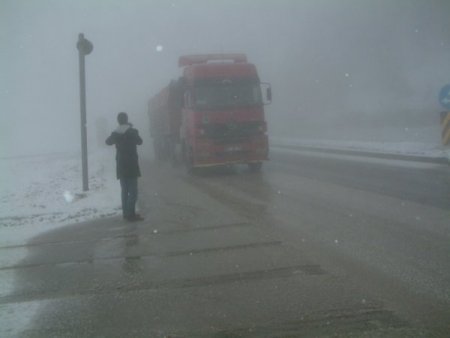 Bolu Dağı'nda Sis Ve Kar Yağışı Etkili Oluyor