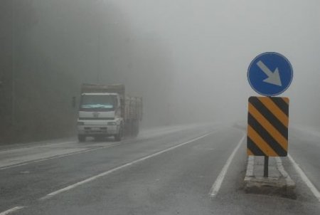 Bolu Dağı'nda Sis Ve Yağmur Ulaşımı Olumsuz Yönde Etkiliyor