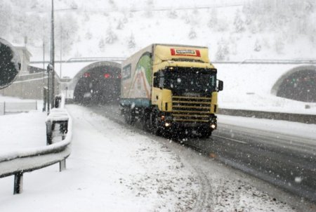 Bolu Dağı'nda Ulaşıma Kar Ve Sis Engeli