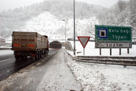 Bolu Dağı'nda Ulaşıma Kar Ve Sis Engeli