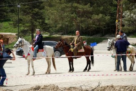 Bolu İl Genel Meclisi Üyelerinin At Keyfi