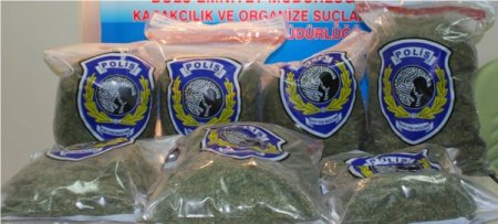 Bolu'da 2 çuval esrar ele geçirildi