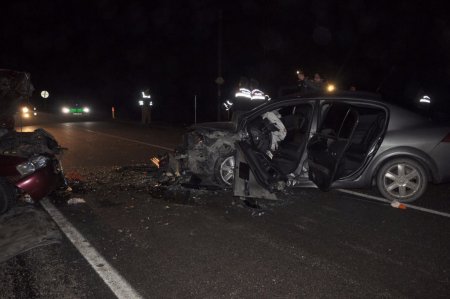 Bolu'da iki araç kafa kafaya çarpıştı: 1'i ağır 6 yaralı