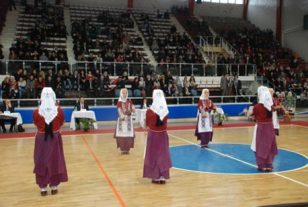 Bolu'da Okullararası Halk Oyunları Yarışması Düzenlendi