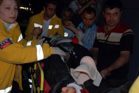 Bolu'da Otobüs Kamyona Çarptı:12 Yaralı