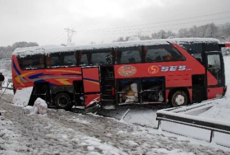 Bolu'da Otobüs Yoldan Çıktı
